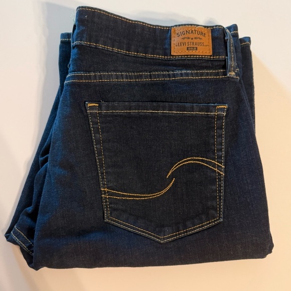 Signature by Levi Strauss Gold Dark Indigo Mid Rise BootcutTag Size 12m (31x32) - Picture 10 of 16